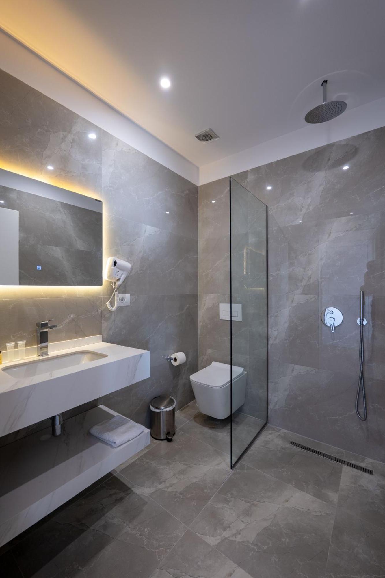 New Heaven Hotel Sarandë 外观 照片