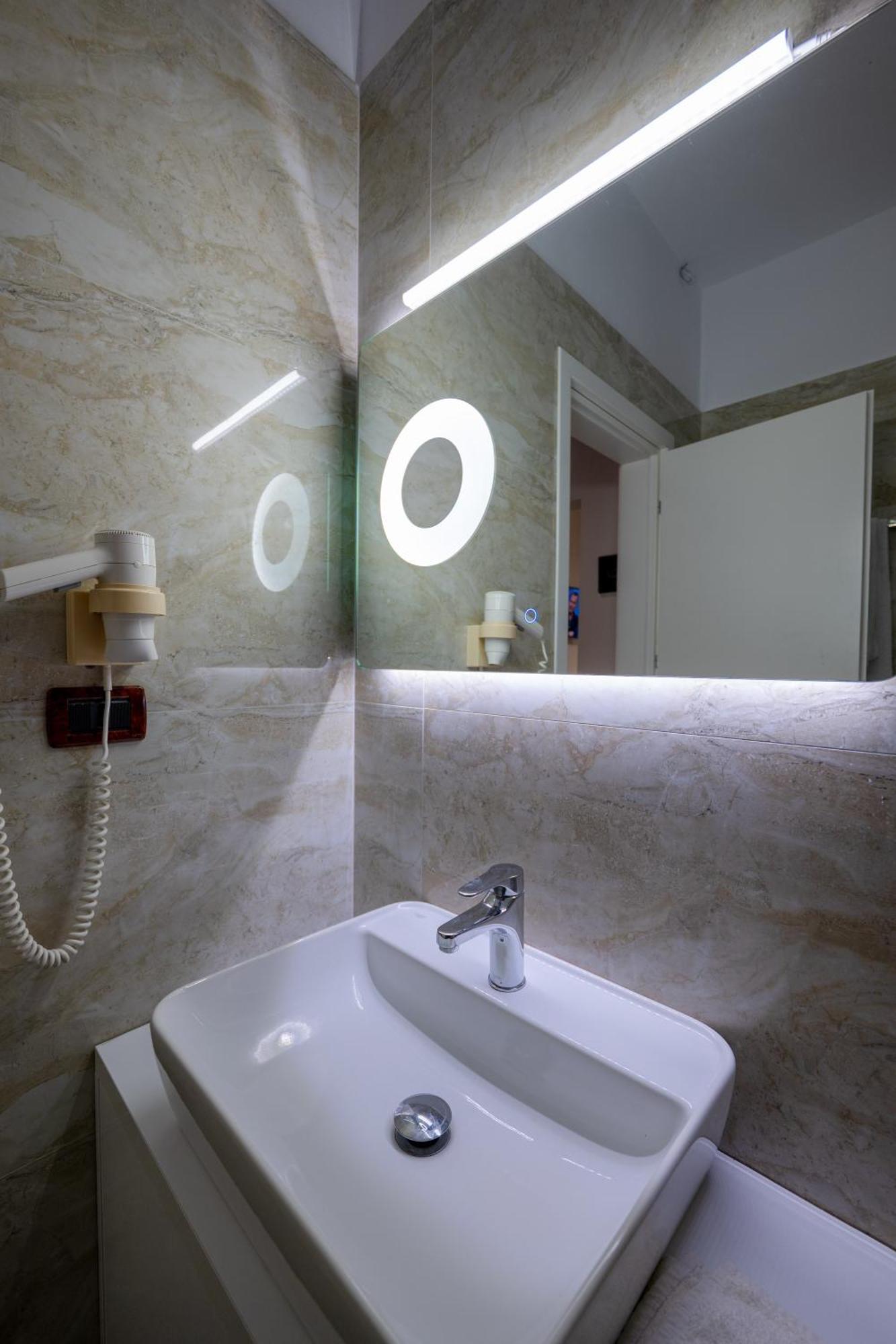 New Heaven Hotel Sarandë 外观 照片